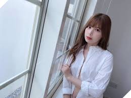 จากรอยยิ้มที่ทำให้หัวใจอ่อนลง สู่ภาพจำที่ใครก็ลืมไม่ลง Akari Tsumugi นักแสดงสาวผู้ครองใจผู้ชมด้วยเสน่ห์ที่ยากจะต้านทาน